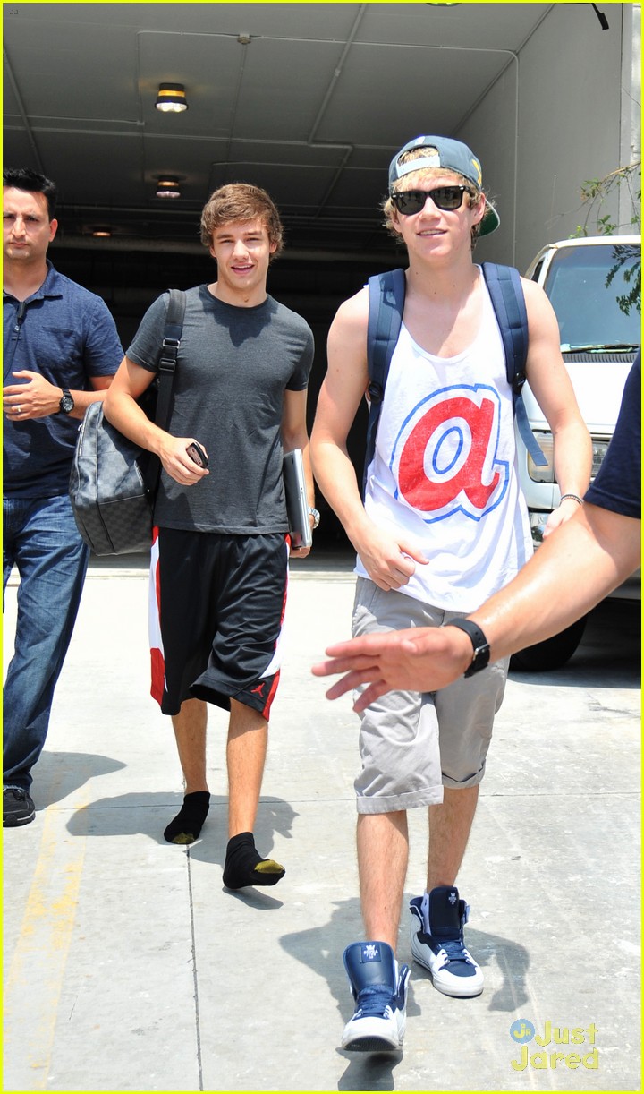 Harry Styles: Shirtless in Florida!