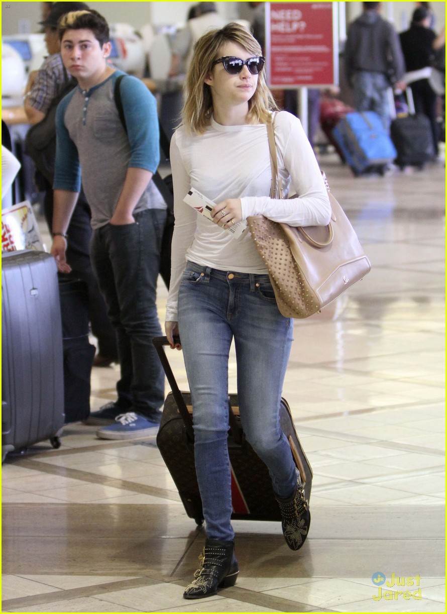 Emma Roberts: Airport Beauty
