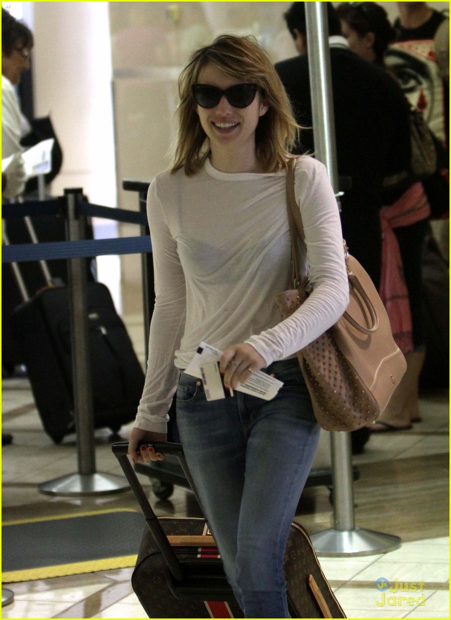 Emma Roberts: Airport Beauty
