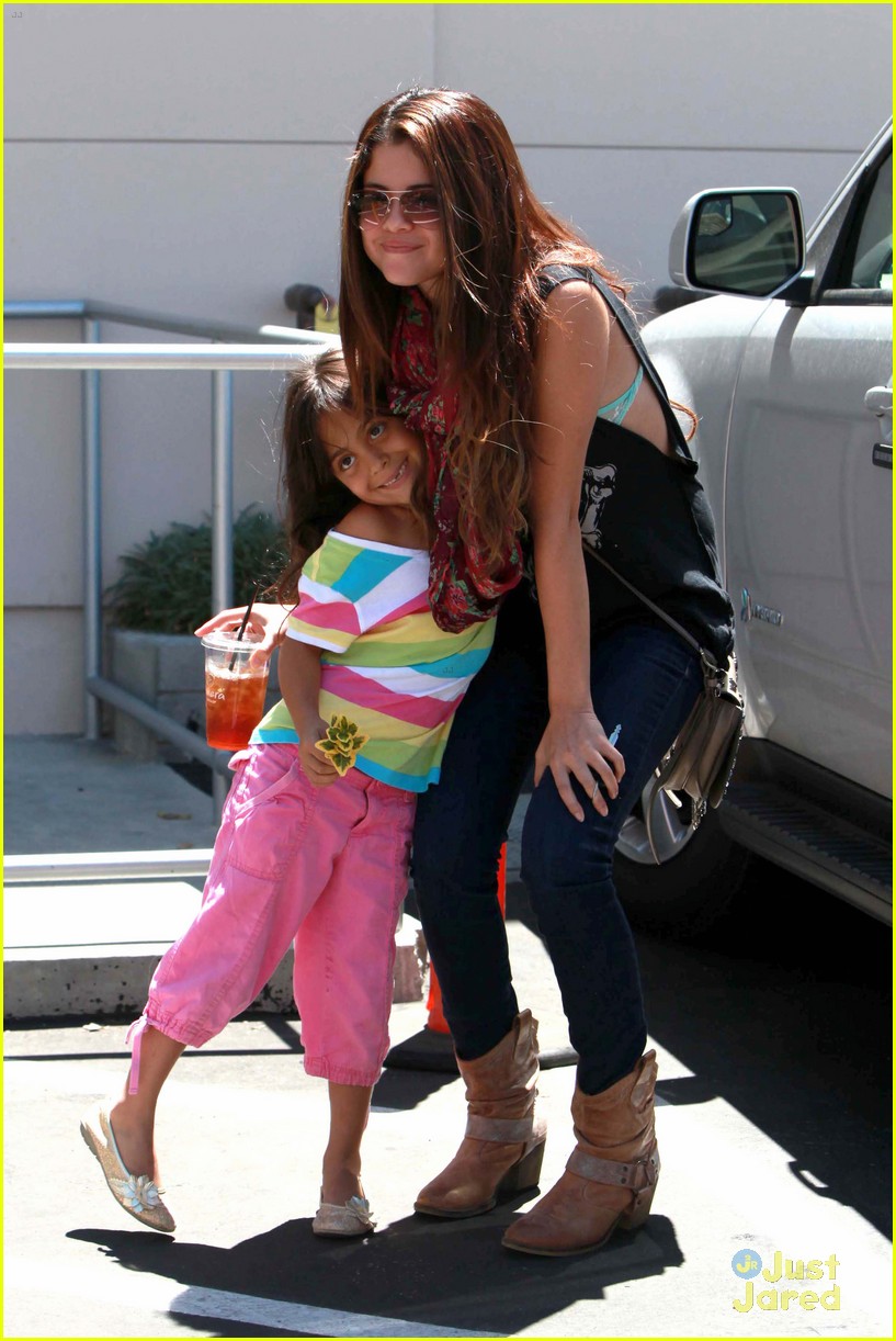 Selena Gomez: Panera Bread Pretty