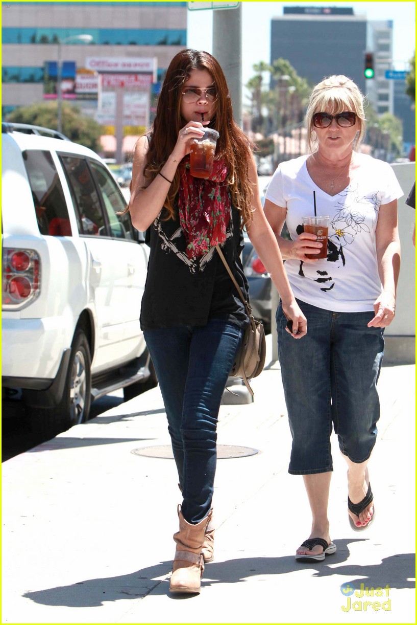Selena Gomez: Panera Bread Pretty