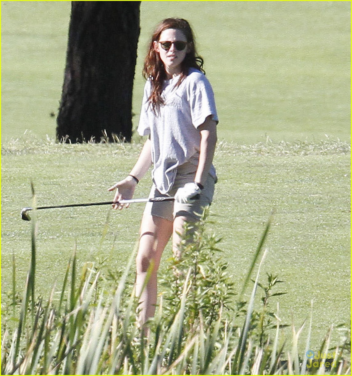 Kristen Stewart: Golf Gal!