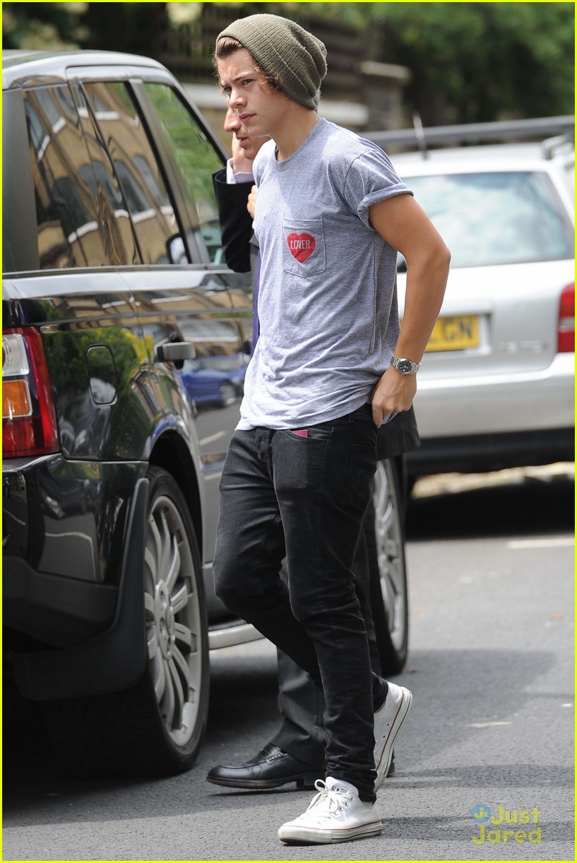 Harry Styles: House Hunting in London!