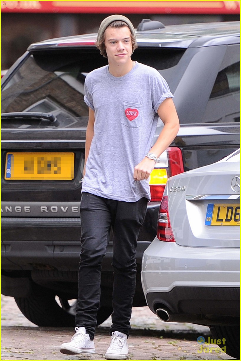Harry Styles: House Hunting in London!