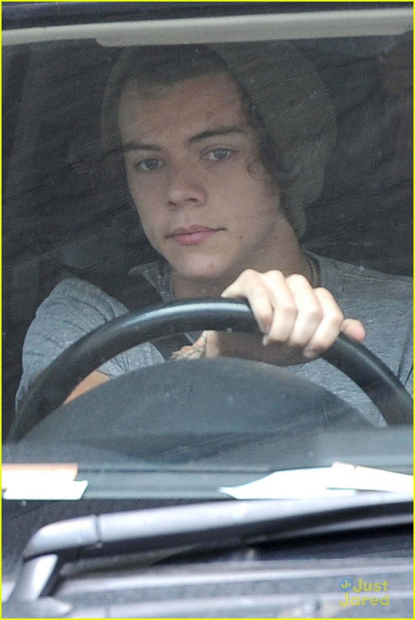 Harry Styles: House Hunting in London!