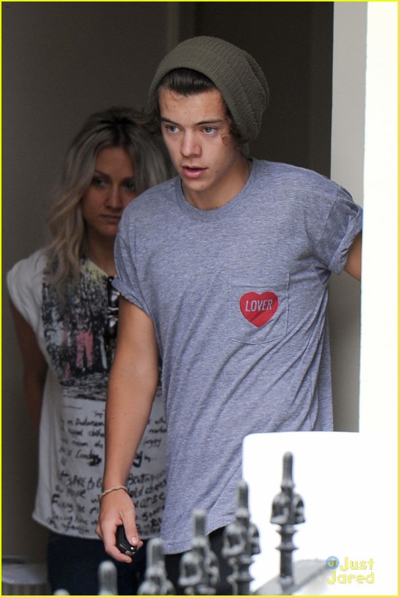 Harry Styles: House Hunting in London!