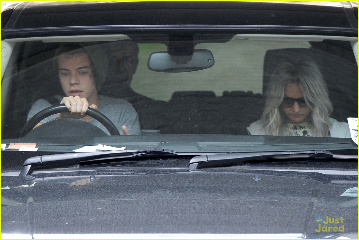 Harry Styles: House Hunting in London!