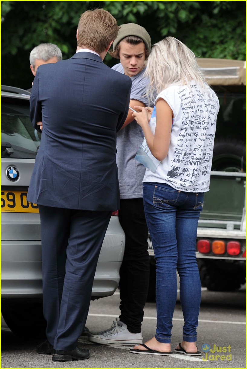 Harry Styles: House Hunting in London!