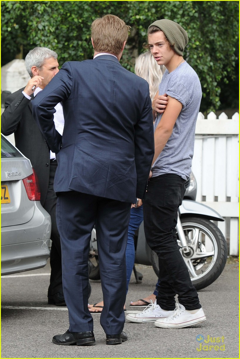 Harry Styles: House Hunting in London!