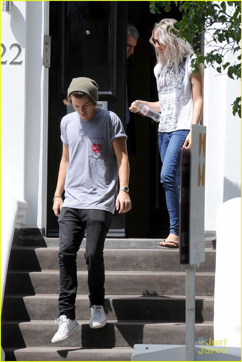 Harry Styles: House Hunting in London!