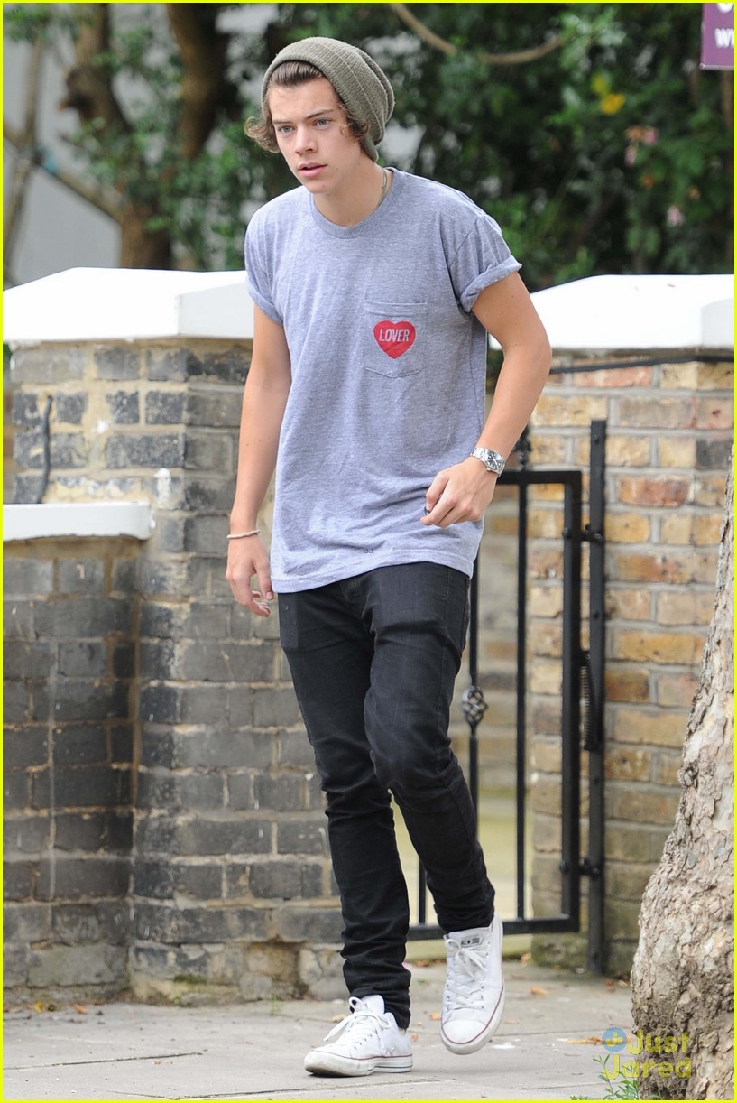 Harry Styles: House Hunting in London!