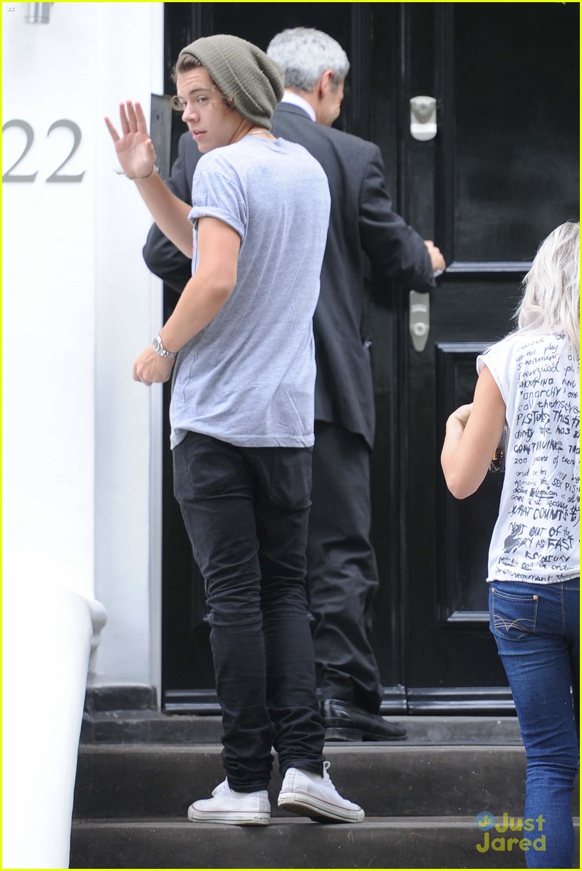 Harry Styles: House Hunting in London!