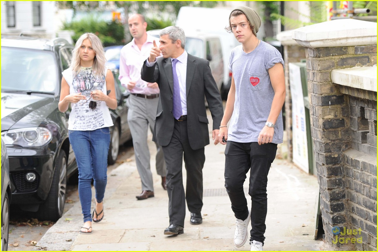 Harry Styles: House Hunting in London!