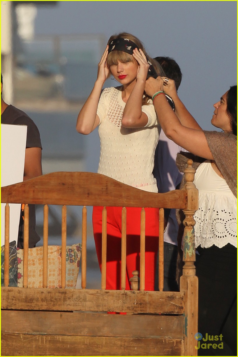 Taylor Swift: Beach Shoot Beauty