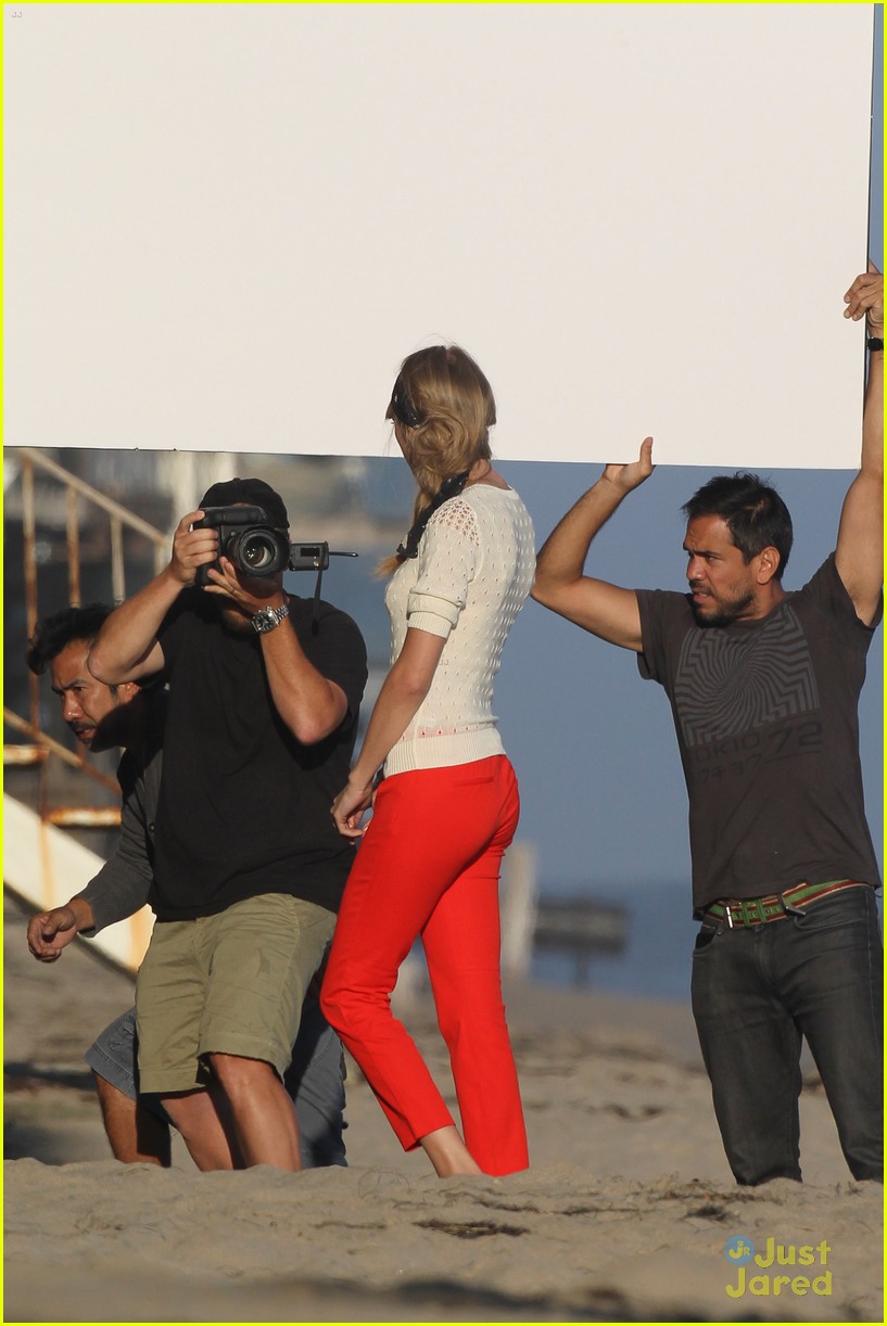 Taylor Swift: Beach Shoot Beauty