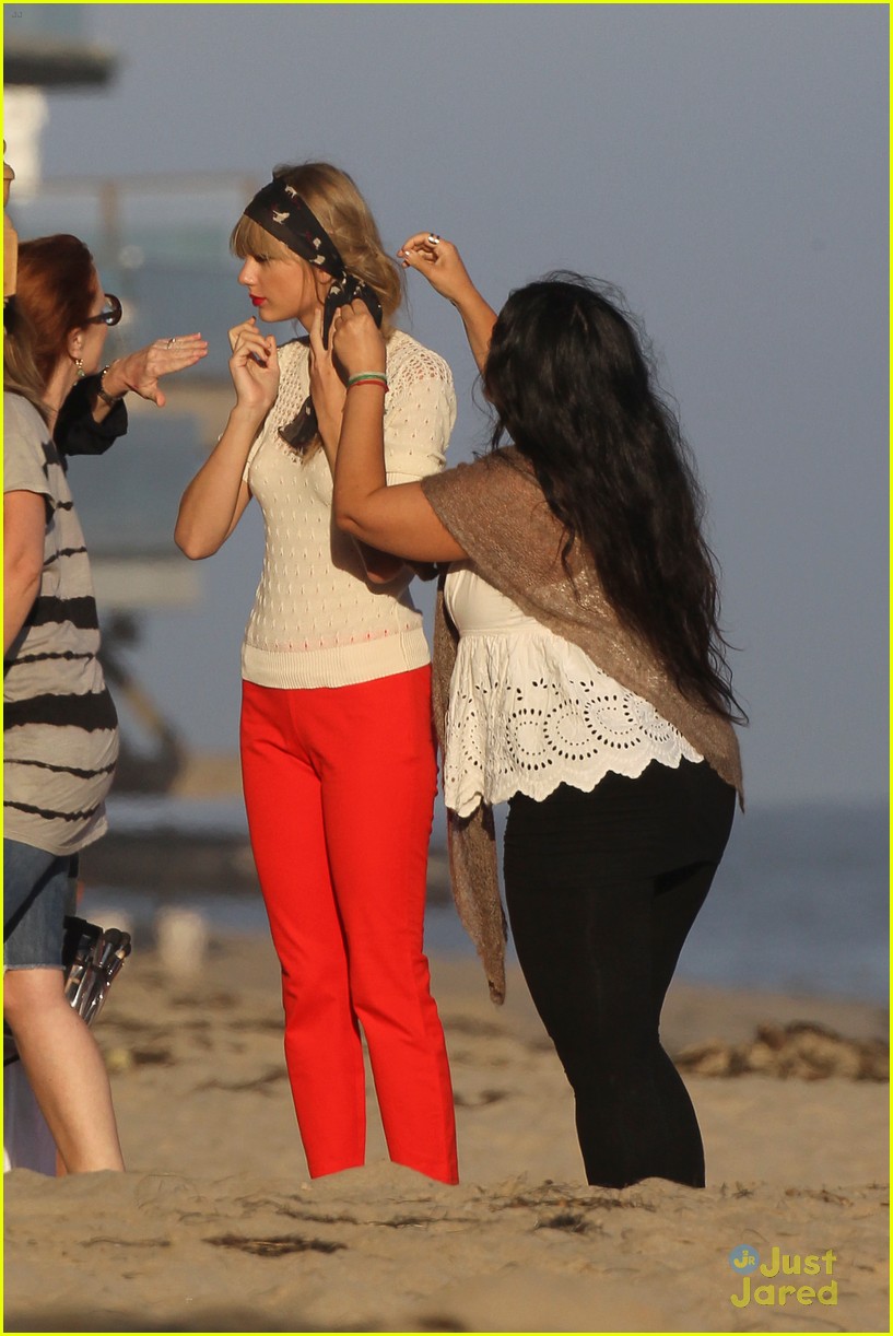 Taylor Swift: Beach Shoot Beauty
