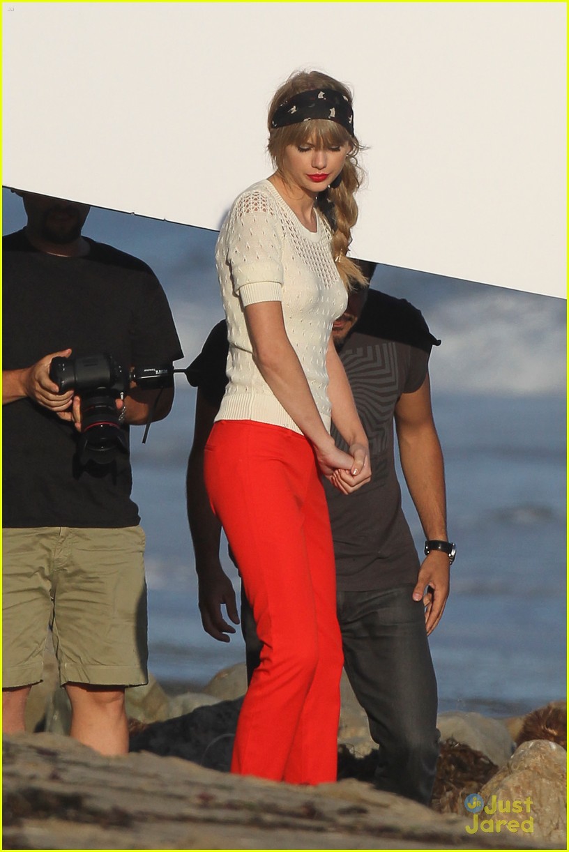 Taylor Swift: Beach Shoot Beauty
