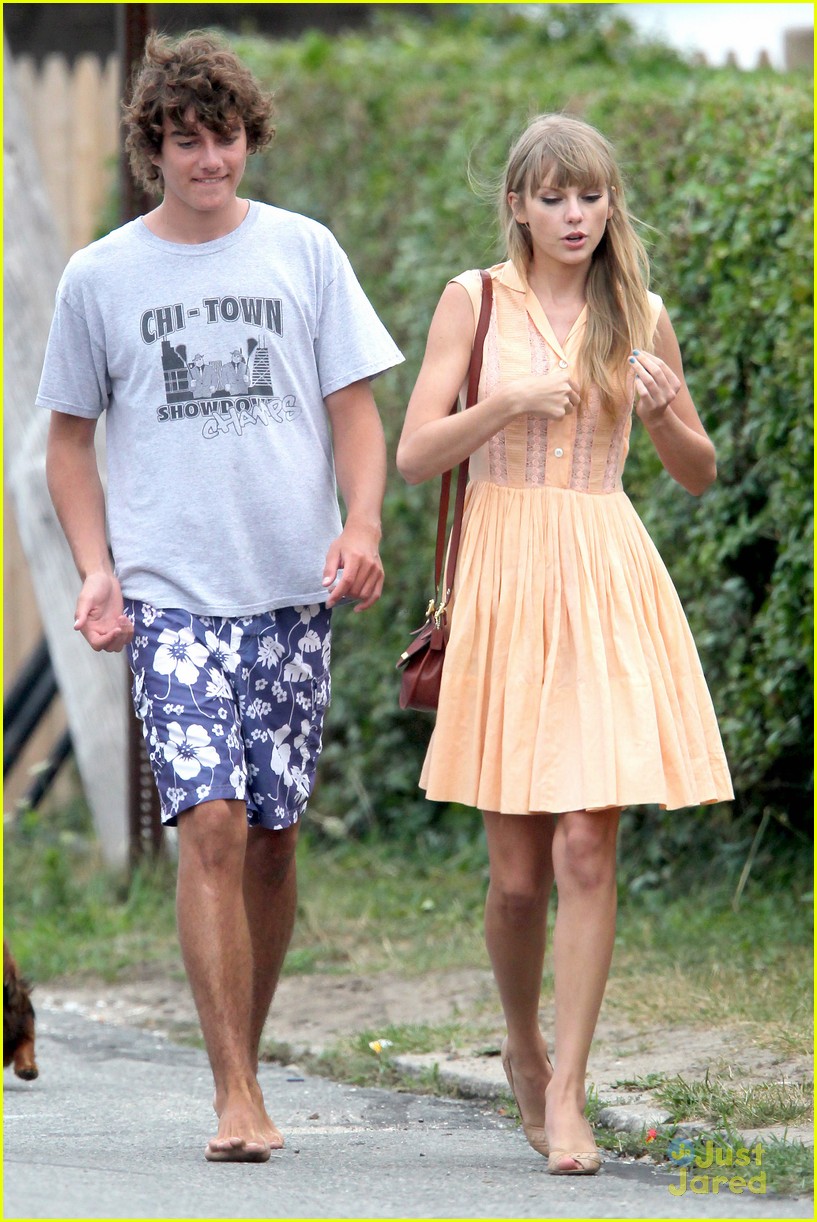 Taylor Swift: Sailboat Ride with Conor Kennedy!