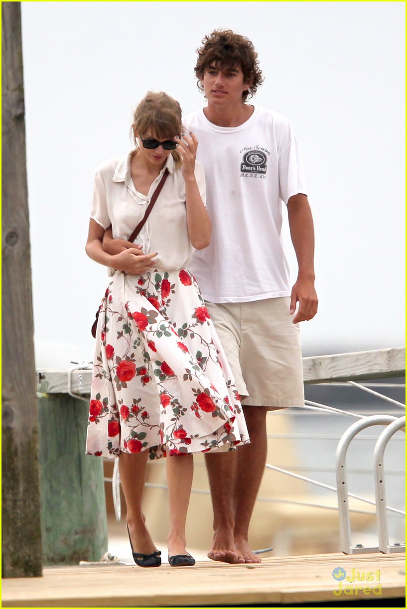 Taylor Swift: Sailboat Ride with Conor Kennedy!