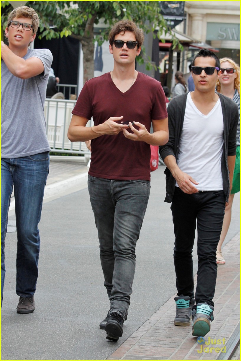 Megan Park: Tyler Hilton's Grove Concert!