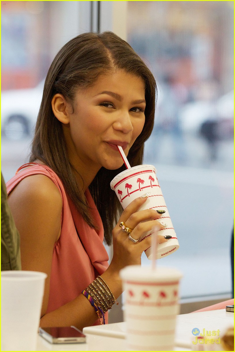 Zendaya & PopLyfe: Glendale Meet Up!