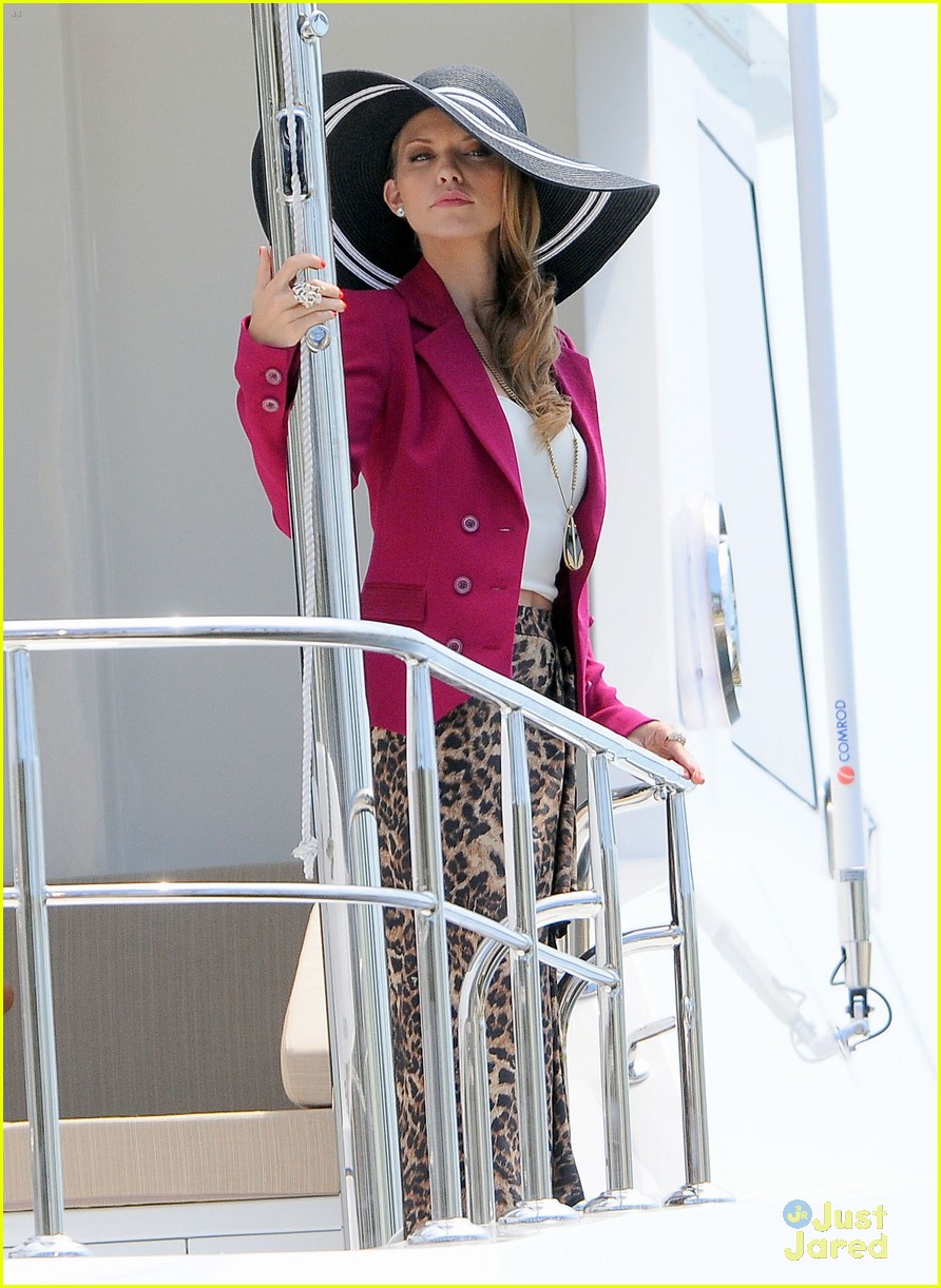 AnnaLynne McCord: Big Hat Beauty