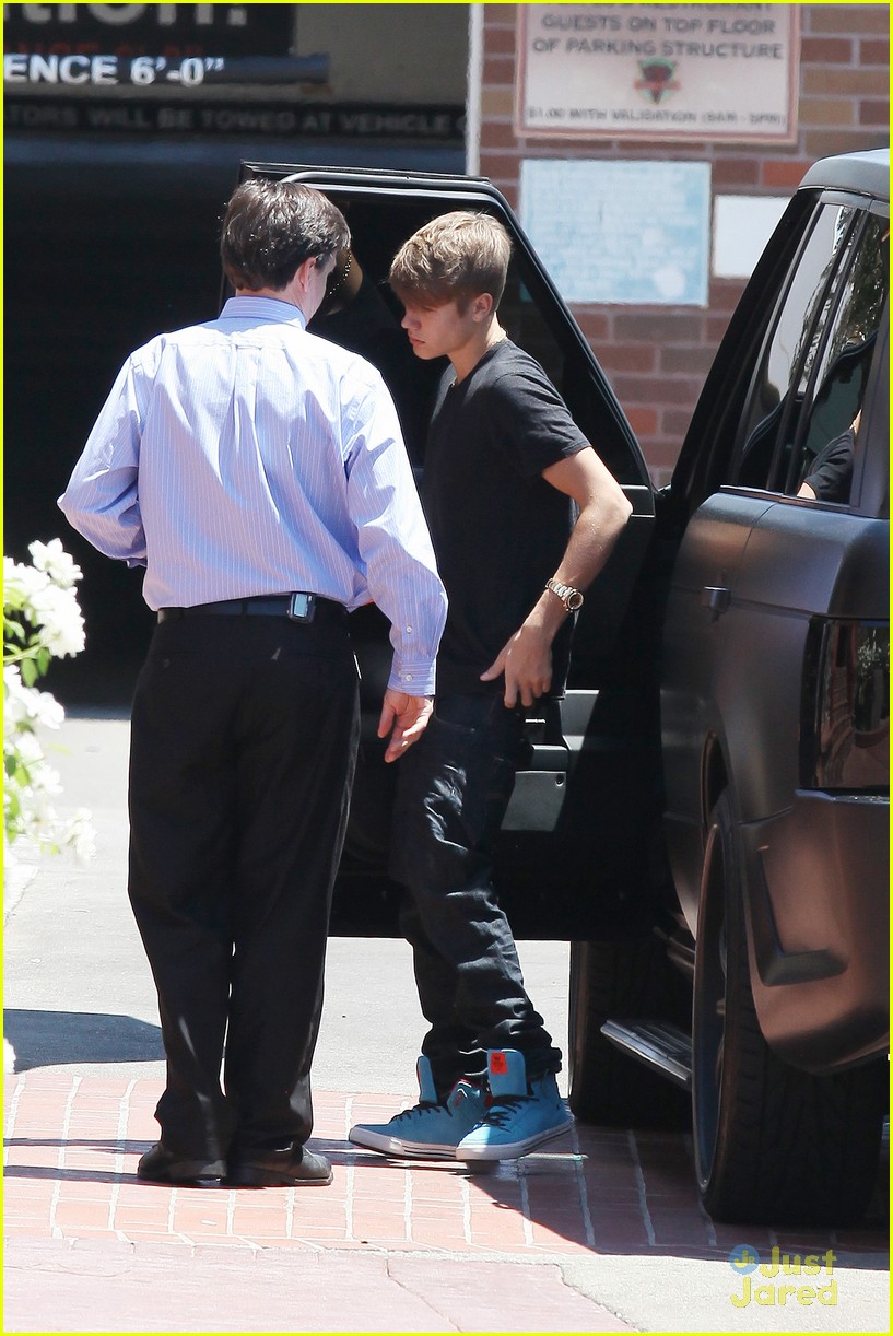Selena Gomez & Justin Bieber: Lunch at BJs
