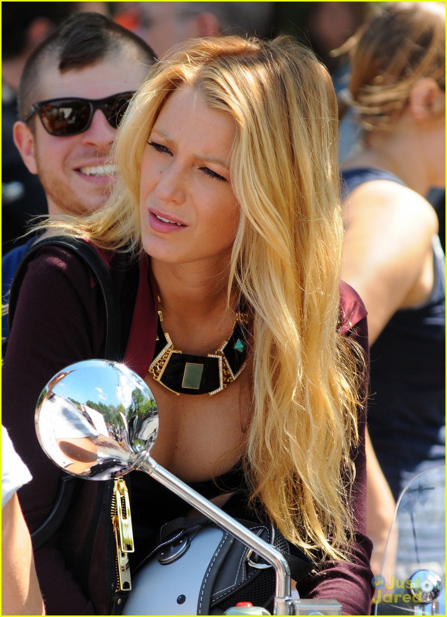 Blake Lively & Penn Badgley: Vespa Riders on 'Gossip Girl' Set