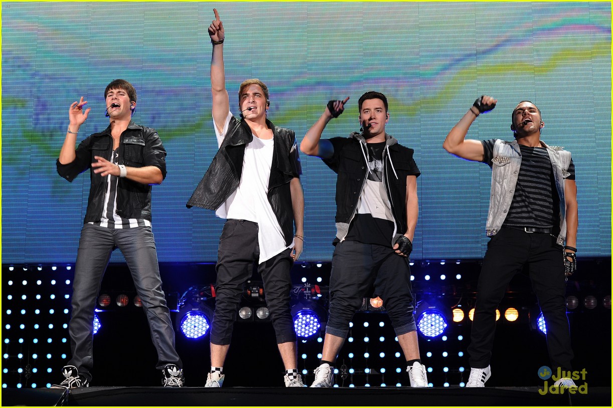 Big Time Rush Make It Rain in West Palm Beach