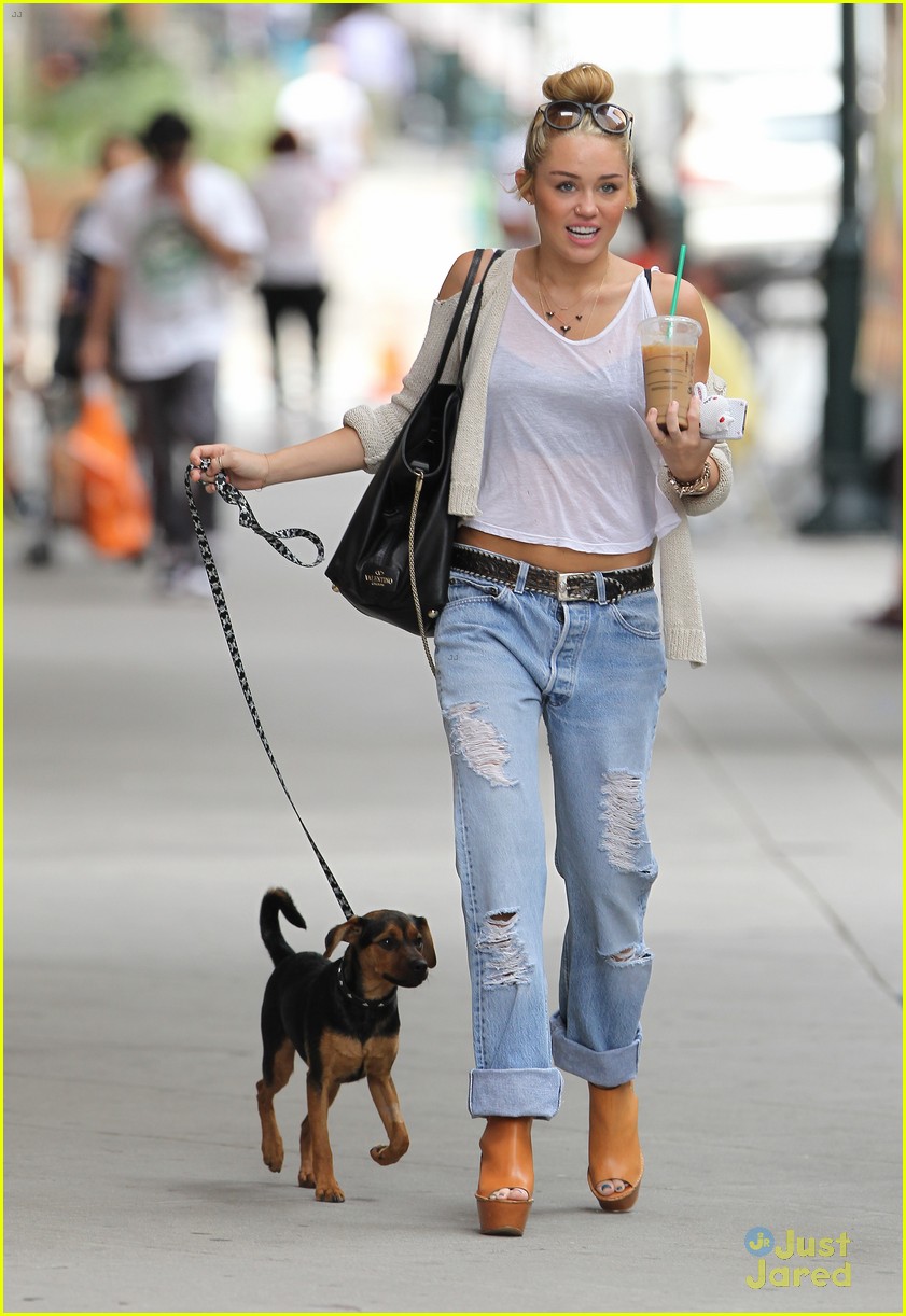 Miley Cyrus: Philadelphia Stroll with Happy!