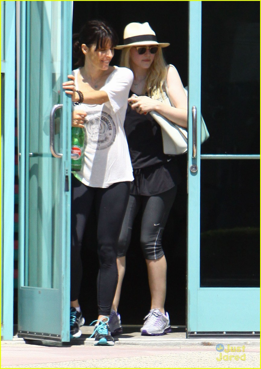 Dakota Fanning: Weekend Workout with Mom Joy