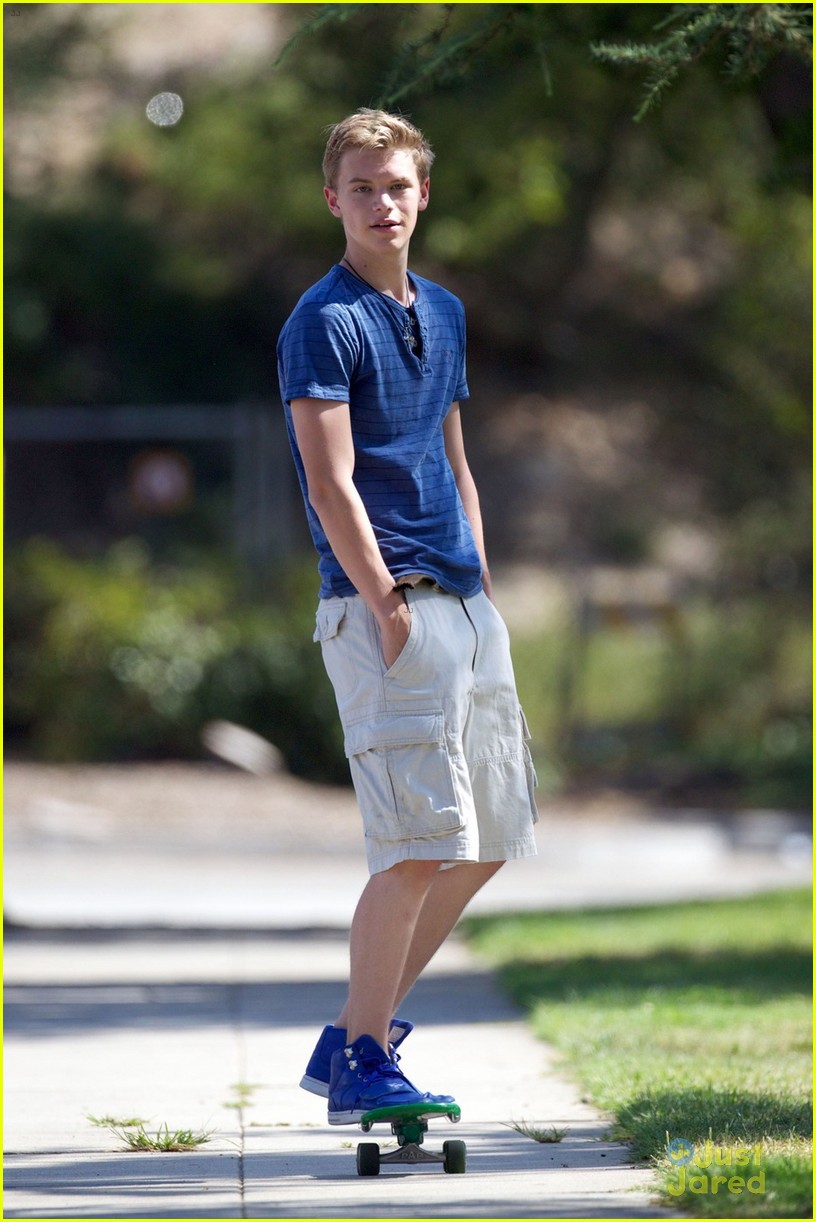 Kenton Duty: Skateboarding Cutie!