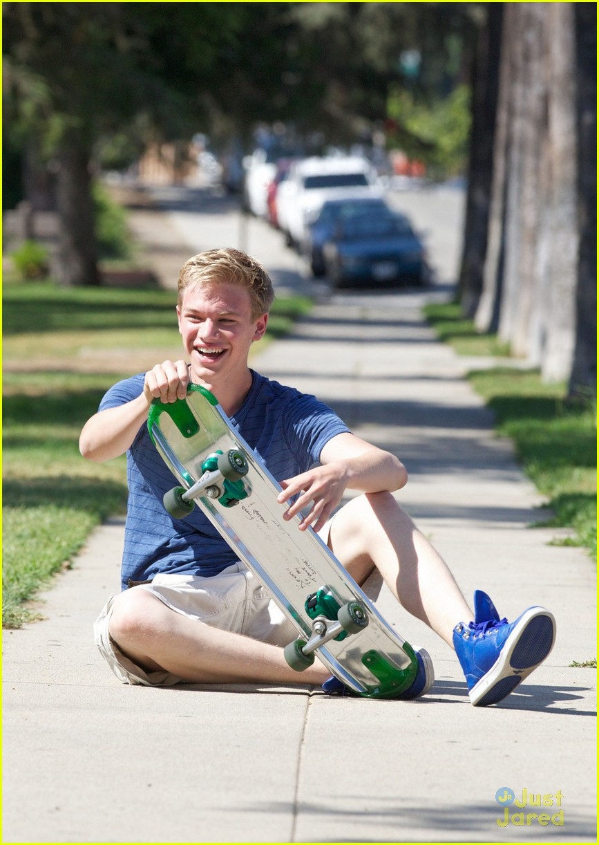 Kenton Duty: Skateboarding Cutie!