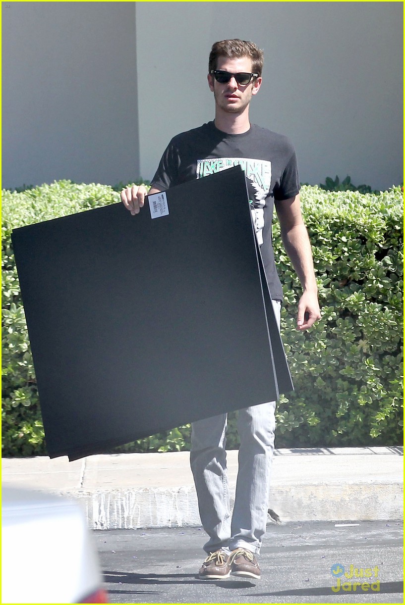 Andrew Garfield: Spider-Man Gets Crafty