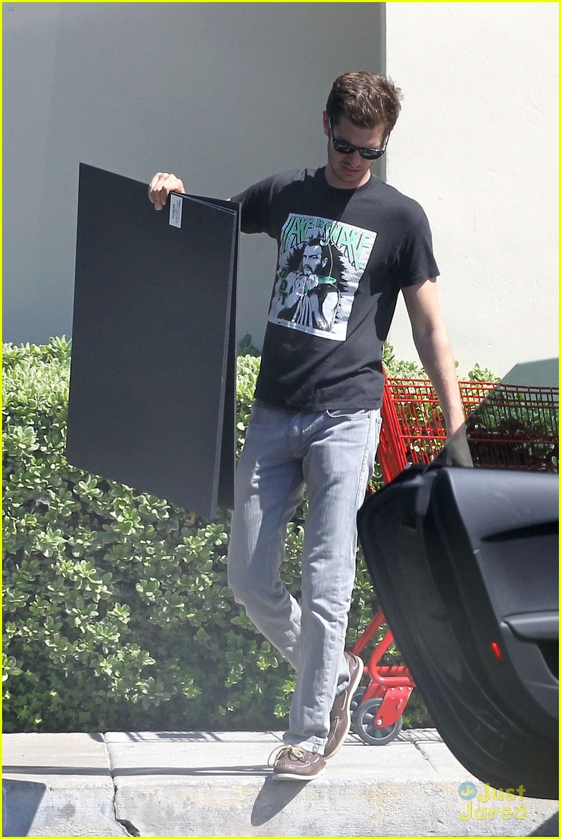 Andrew Garfield: Spider-Man Gets Crafty