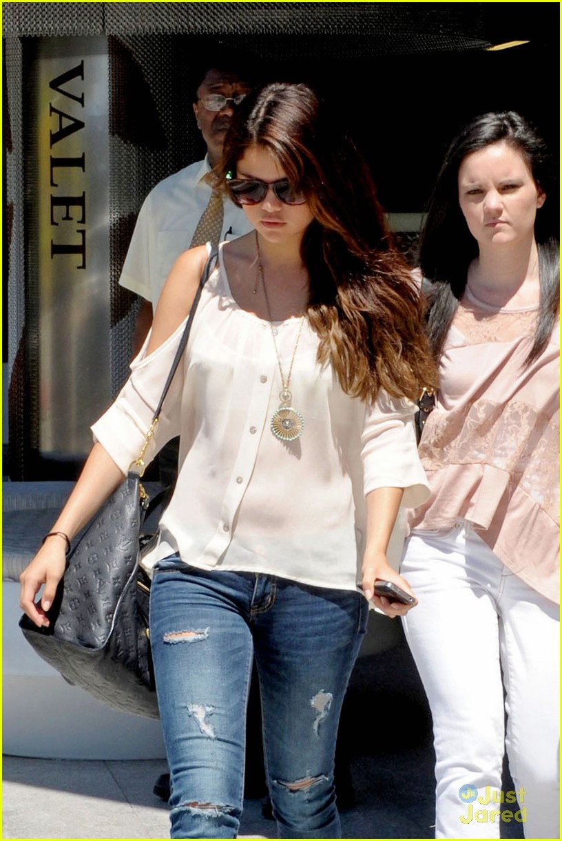 Selena Gomez: Century City Mall Cutie