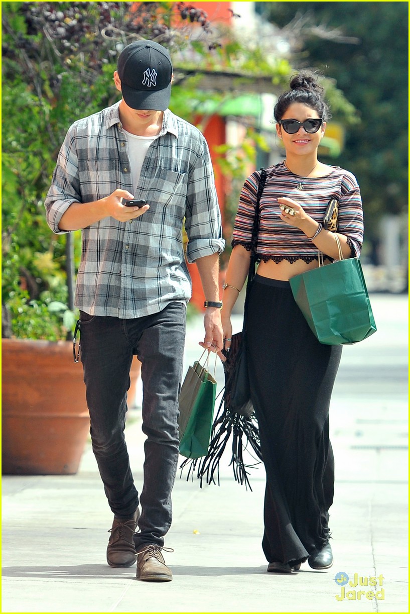 Vanessa Hudgens & Austin Butler: Hollywood Stroll