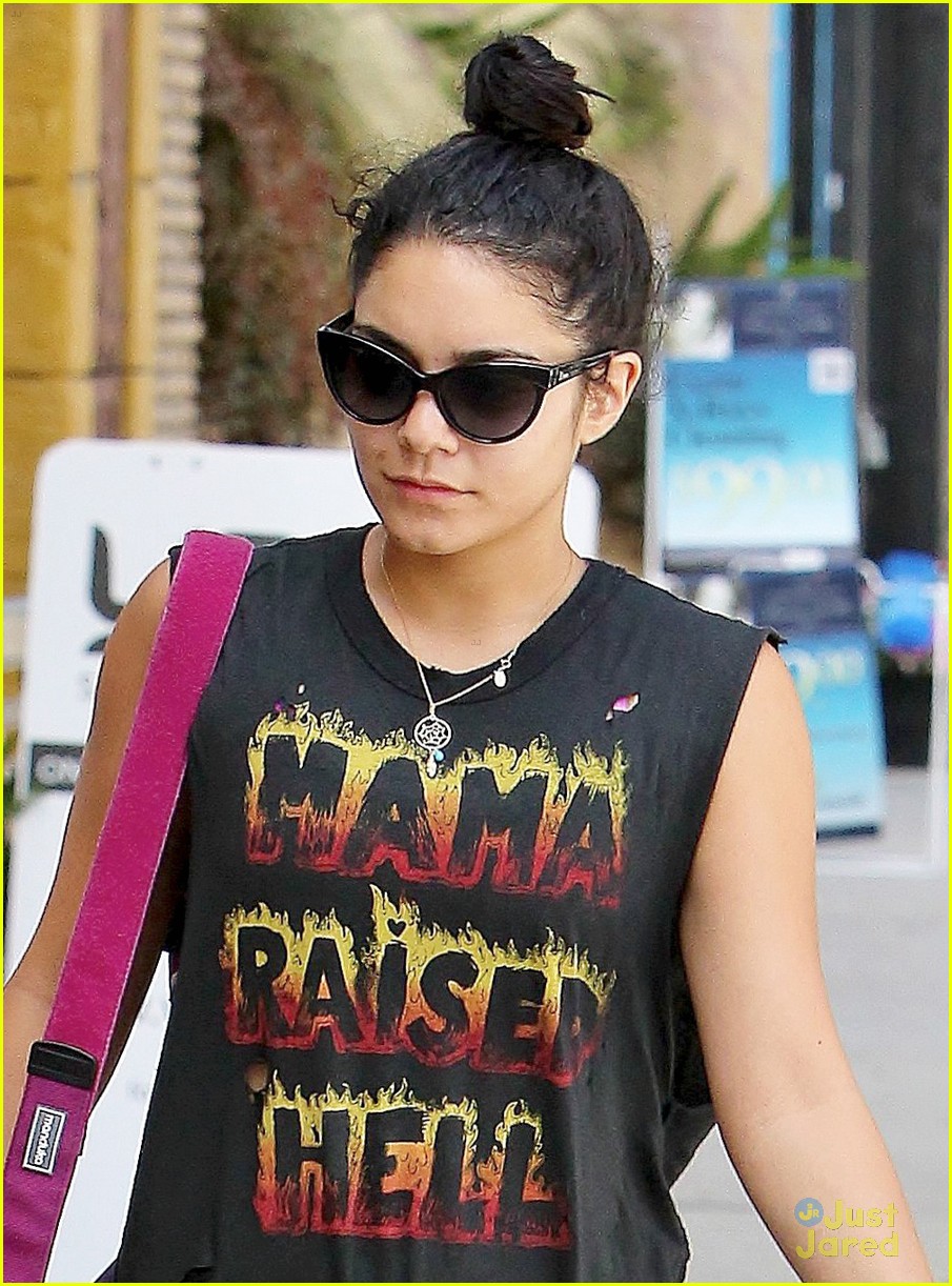 Vanessa Hudgens: Friday Yoga Session