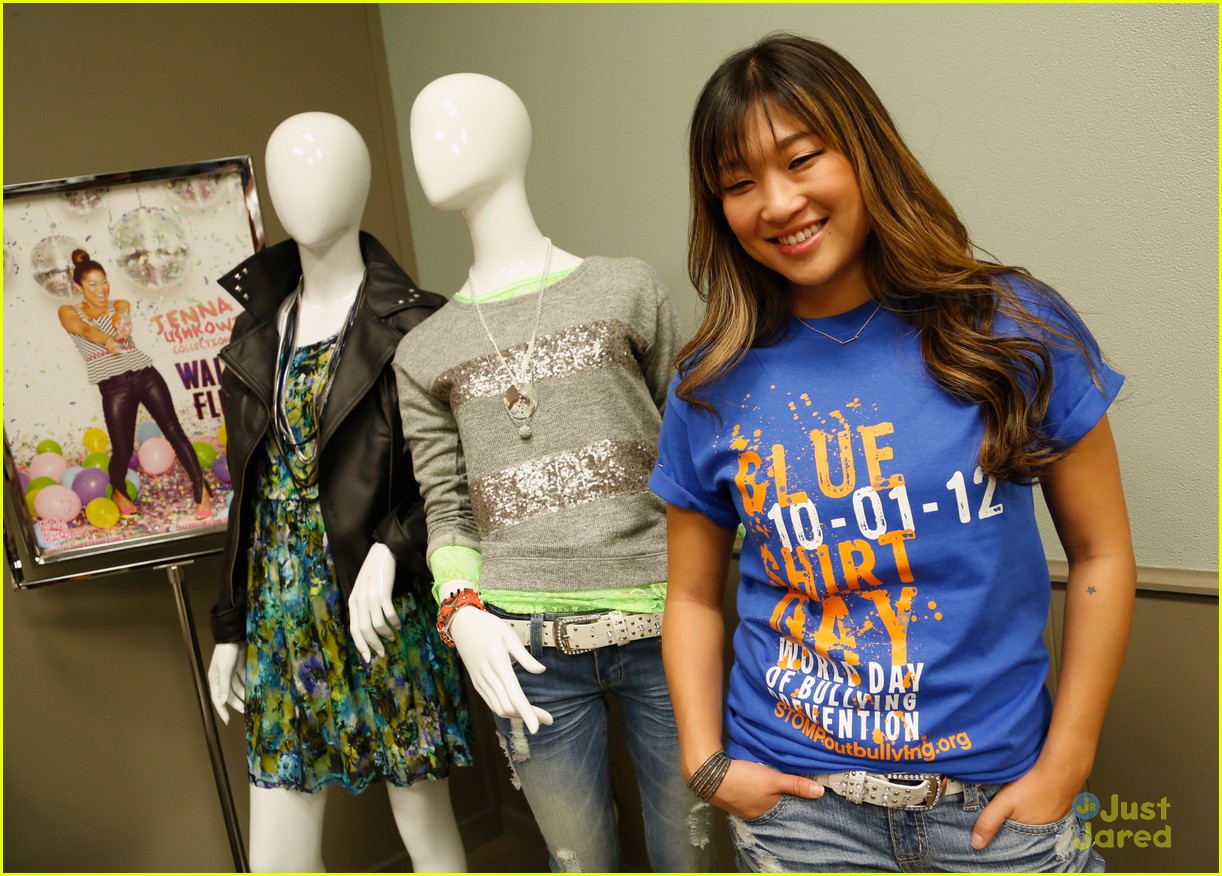 Jenna Ushkowitz: Wallflower Jeans Fashion Show in Wisconsin