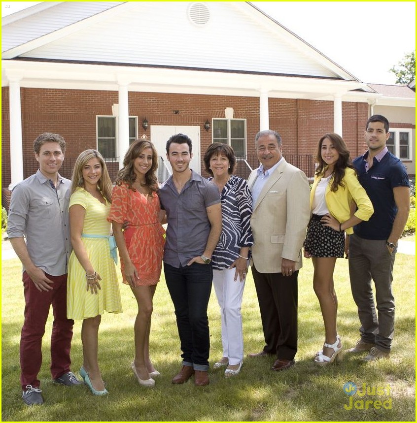 Kevin & Danielle Jonas: 'Married To Jonas' Promo Pics!