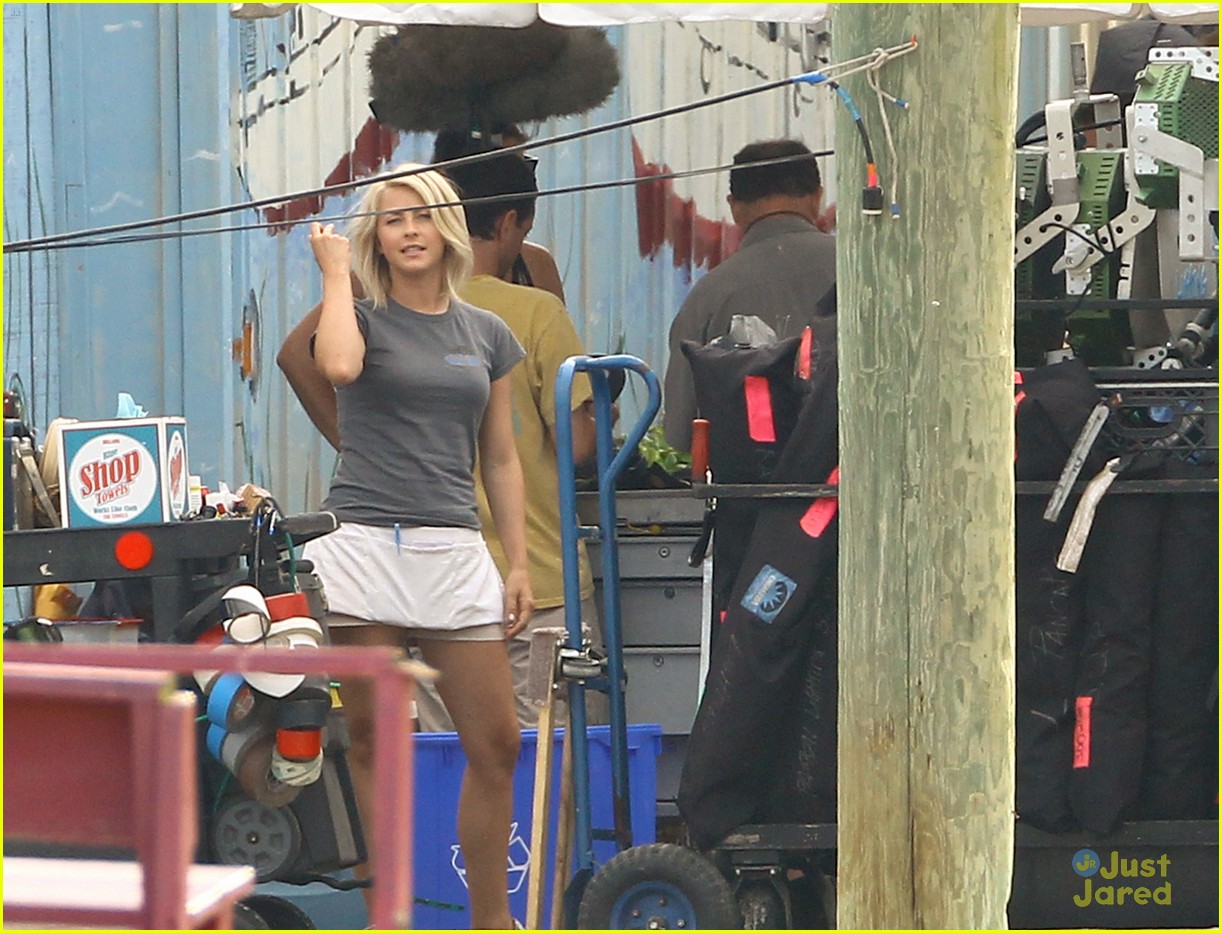 Julianne Hough: 'Safe Haven' Set with Mom Mari Anne