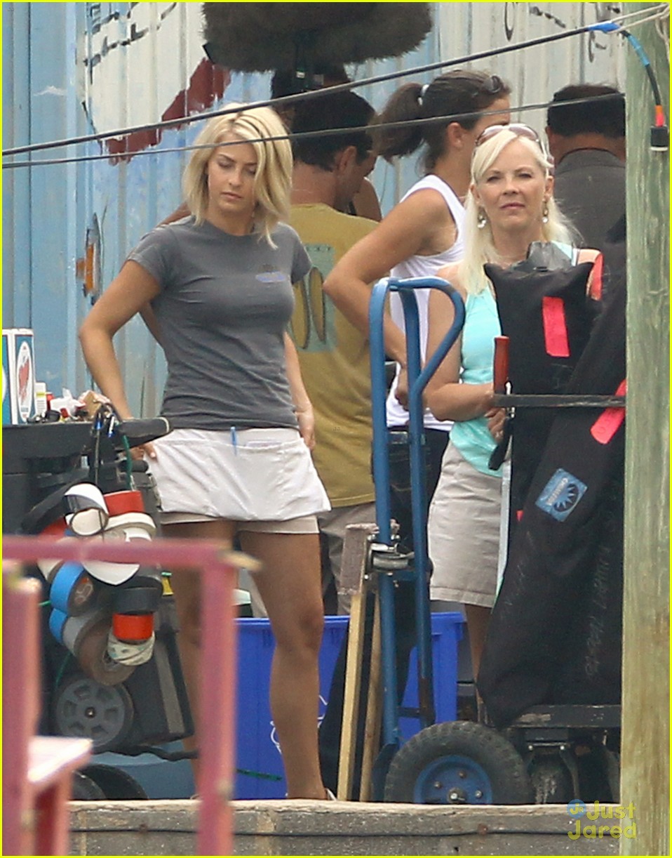 Julianne Hough: 'Safe Haven' Set with Mom Mari Anne