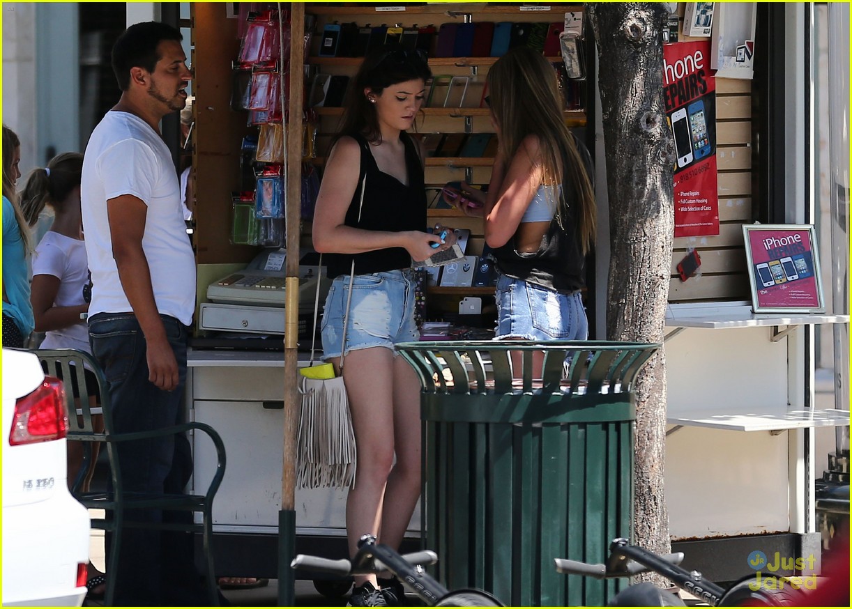 Kylie Jenner: Segway Shopping