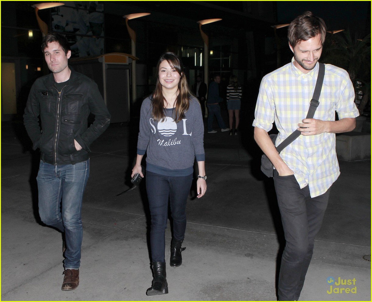 Miranda Cosgrove & Jennette McCurdy: Movie Night!