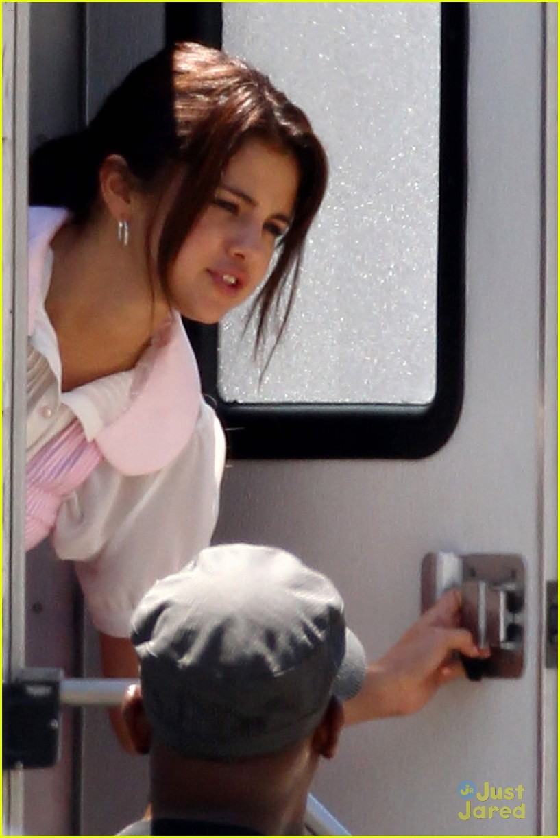 Selena Gomez: Forbes' Social Networking Superstar!