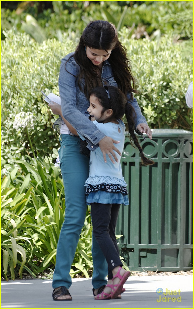 Selena Gomez: Justin Bieber Visits 'Parental Guidance' Set