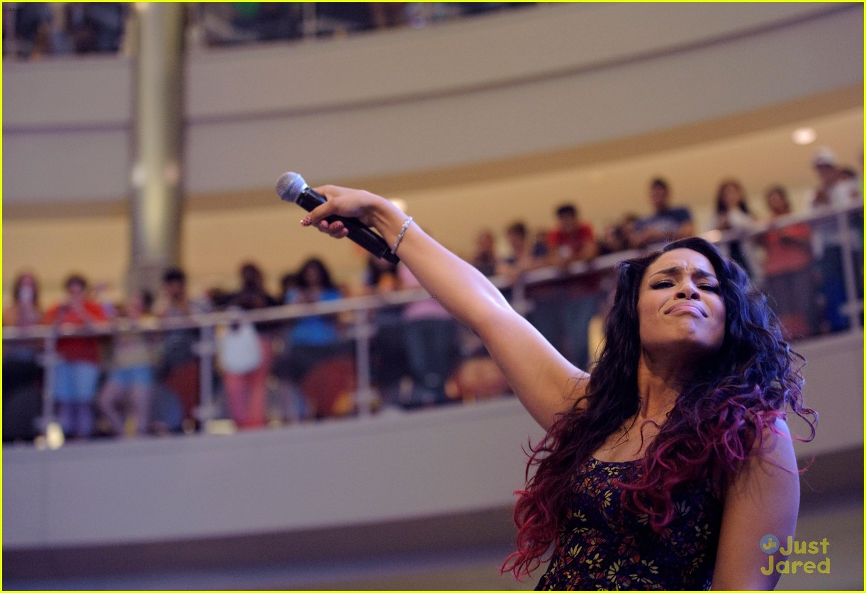 Jordin Sparks: Mall of America Performance!