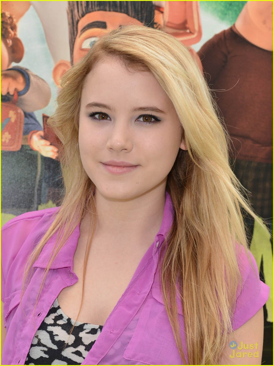 Taylor Spreitler: Pretty in Pink for 'ParaNorman'