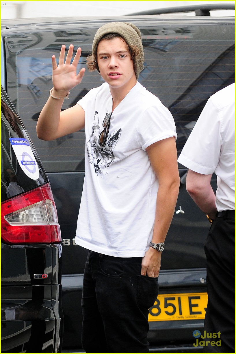Harry Styles Loves His Fans!