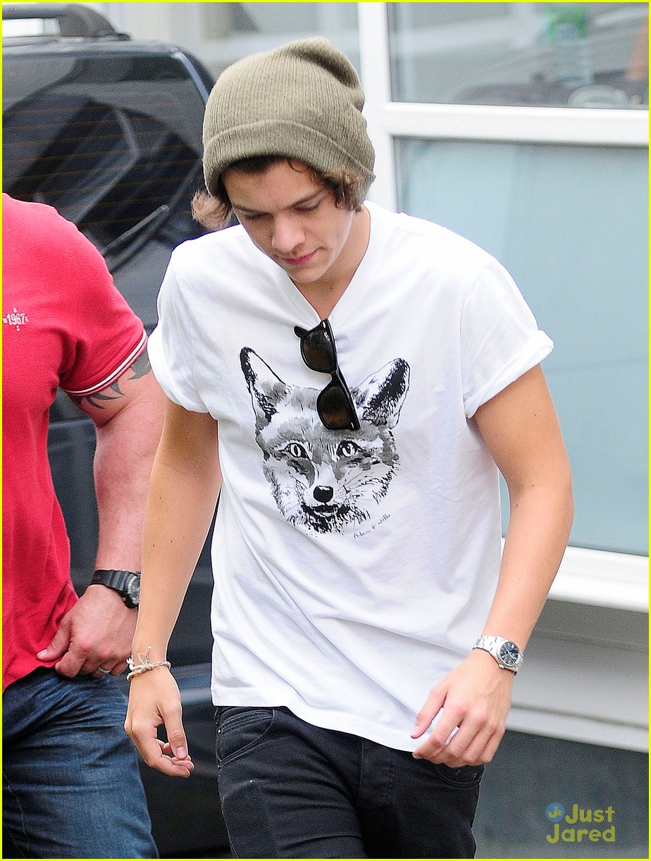 Harry Styles Loves His Fans!